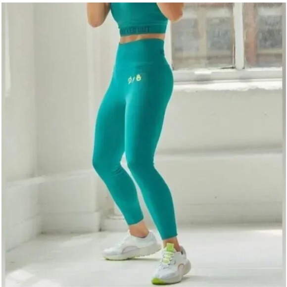 Peloton Pants - Peloton Spiritual Gangster Kendall Toole Never Knocked Out Ribbed Leggings XS/S